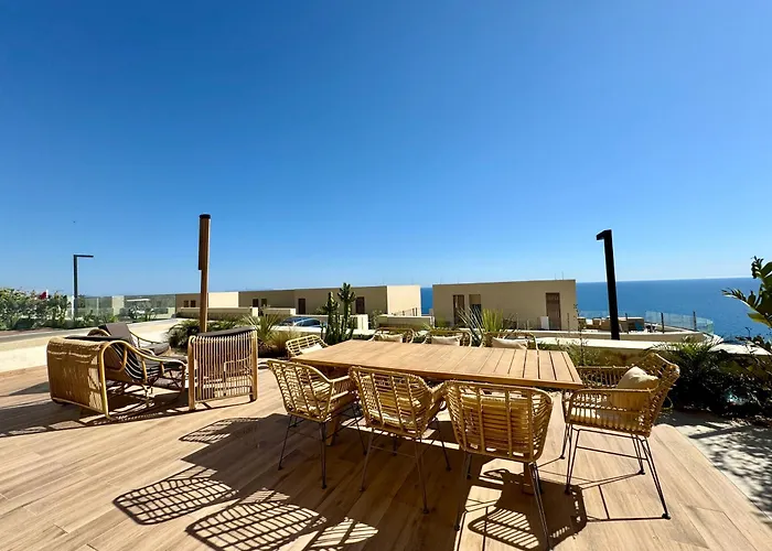 Sun Hill Green Coast, Palase